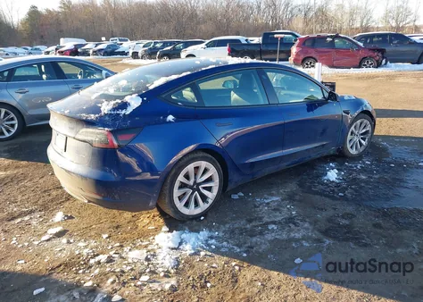 2021 Tesla Model 3 Long Range Dual Motor All-Wheel Drive z USA, uszkodzony, nr VIN 5YJ3E1EB8MF049923